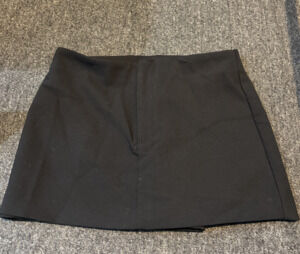 Zara L black skort